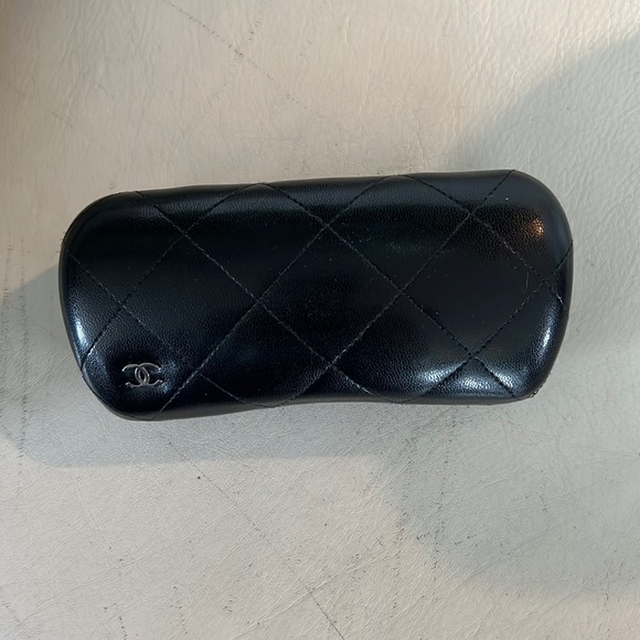 Chanel sunglasses - Picture 3 of 3